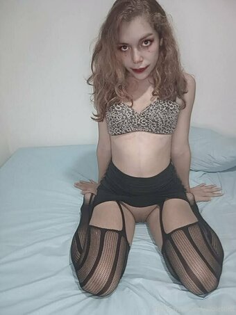 vaioletbrit Nude Leaks Photo 2