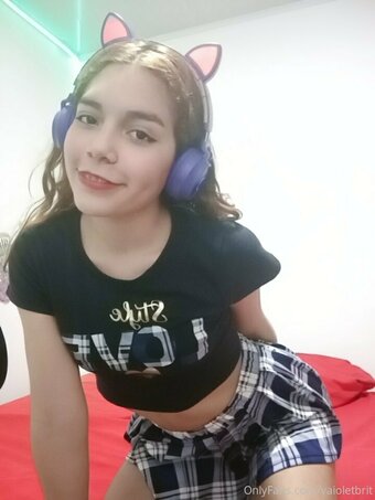 vaioletbrit Nude Leaks Photo 10