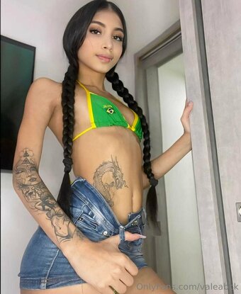 valeabck Nude Leaks Photo 10