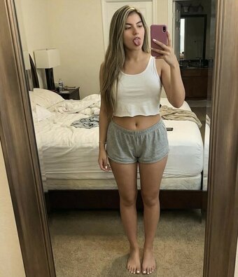 valerialipovetsky / https: / valeriasistrunk Nude Leaks Photo 2