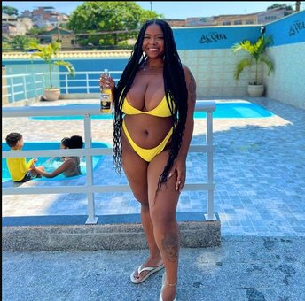 Velvet Scarlett Velvet Scarlett