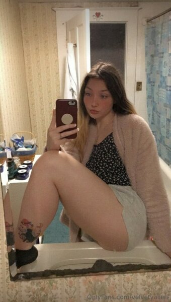 Velvetyalien Nude Leaks OnlyFans Photo 10