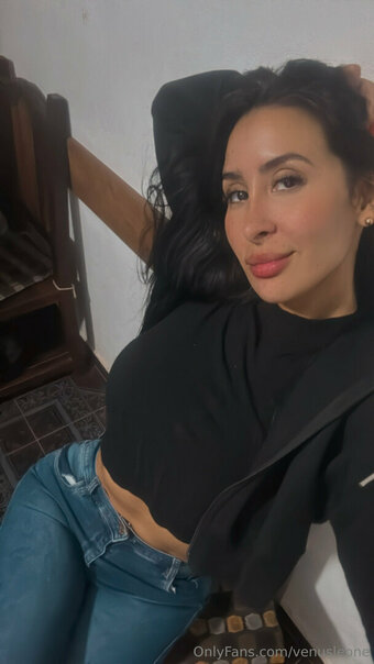 venusleone Nude Leaks Photo 20