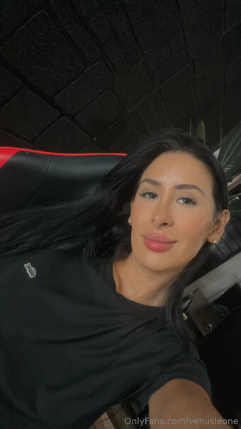 venusleone Nude Leaks Photo 24