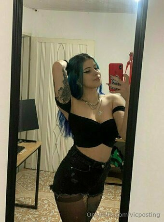 vicposting Nude Leaks Photo 7