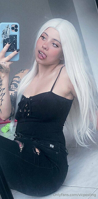 vicposting Nude Leaks Photo 10
