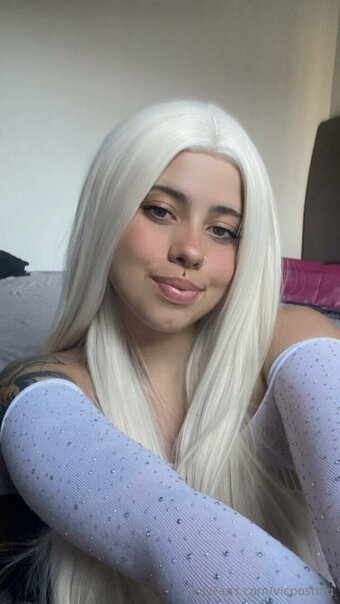 vicposting Nude Leaks Photo 11