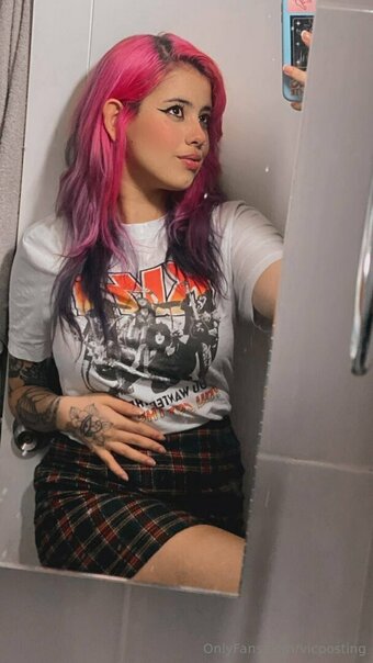 vicposting Nude Leaks Photo 14