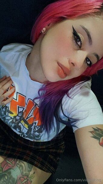 vicposting Nude Leaks Photo 16