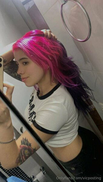 vicposting Nude Leaks Photo 27