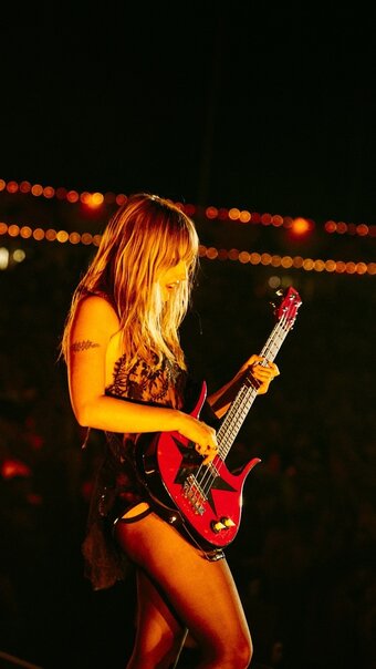 Victoria De Angelis / Victoria Nude Leaks Photo 8