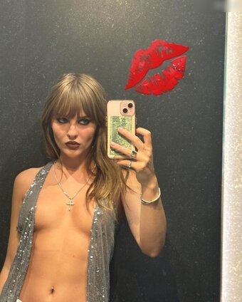 Victoria De Angelis / Victoria Nude Leaks Photo 10