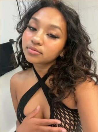 Visual Vixen / Julenia Cox / visualvix3n Nude Leaks Photo 1