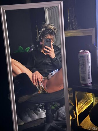 vixly Nude Leaks Photo 3