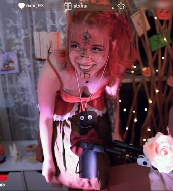 vleafnin / Littleloona Nude Leaks Photo 1