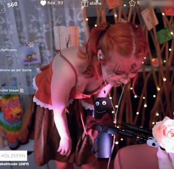 vleafnin / Littleloona Nude Leaks Photo 2