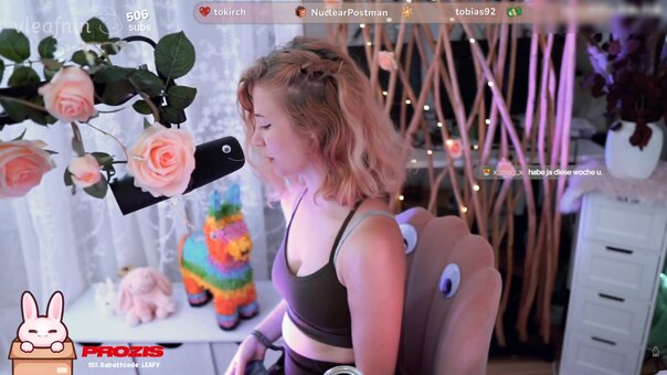 vleafnin / Littleloona Nude Leaks Photo 3