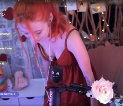 vleafnin / Littleloona Nude Leaks Photo 19