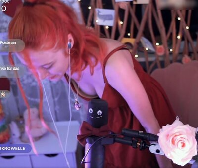 vleafnin / Littleloona Nude Leaks Photo 22