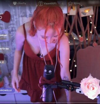 vleafnin / Littleloona Nude Leaks Photo 23