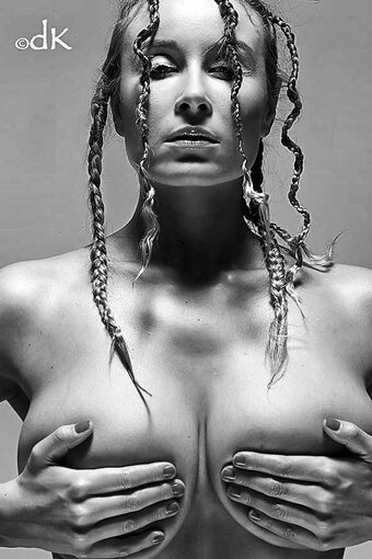 Voluptuous Nude Leaks Photo 5