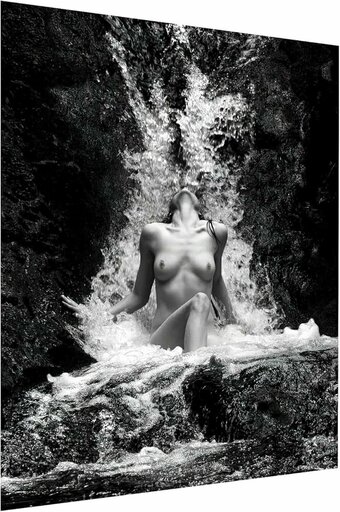 Waterfall Nude Leaks Photo 9