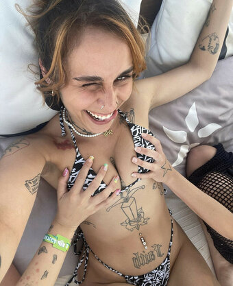 Wavyute / klaudia fior / klaudiafior / klaudix96x Nude Leaks OnlyFans Photo 10