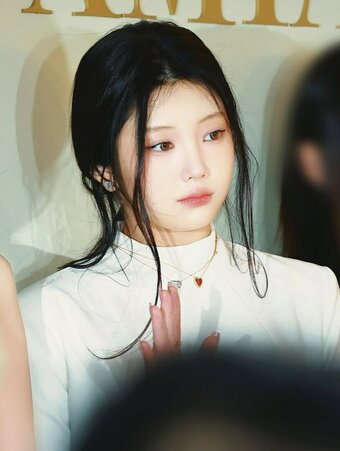 Wonhee / ILLIT / ILLIT_official... / https: / illit_official Nude Leaks Photo 9