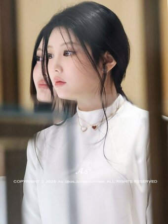 Wonhee / ILLIT / ILLIT_official... / https: / illit_official Nude Leaks Photo 12