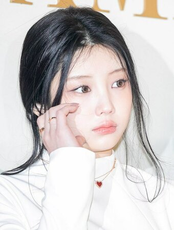 Wonhee / ILLIT / ILLIT_official... / https: / illit_official Nude Leaks Photo 16