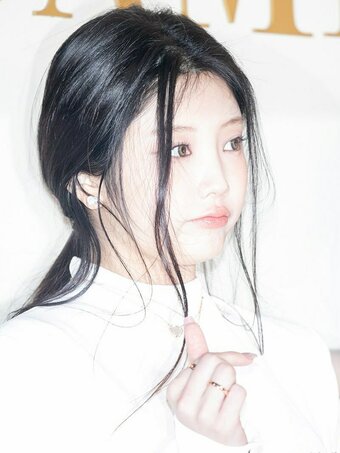 Wonhee / ILLIT / ILLIT_official... / https: / illit_official Nude Leaks Photo 17