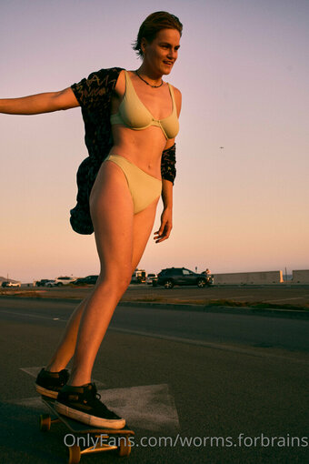 worms.forbrains Nude Leaks Photo 6