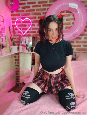 xEeveex / eeveepeaches Nude Leaks OnlyFans Photo 13