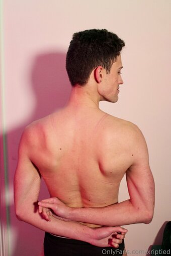 xriptied Nude Leaks Photo 17