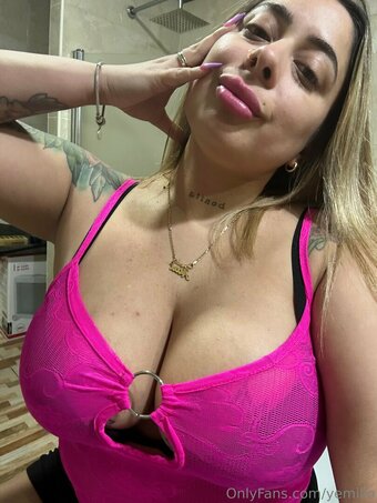 yemillo / ye.millorini Nude Leaks OnlyFans Photo 4