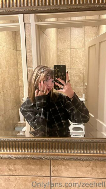 zeehell Nude Leaks Photo 13