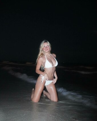 Zoe Riser / zoe.riser / zoe.riserr / zoeriserr Nude Leaks Photo 1