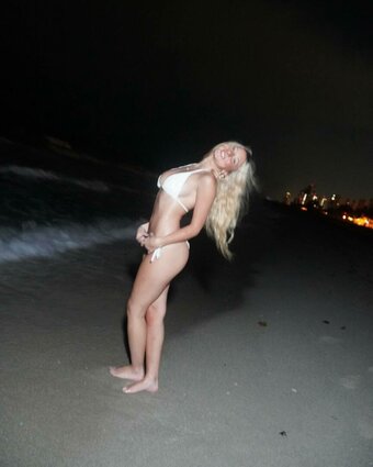 Zoe Riser / zoe.riser / zoe.riserr / zoeriserr Nude Leaks Photo 3