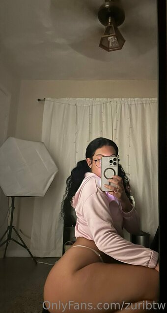 zuribtw Nude Leaks Photo 17