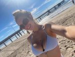 breasts-f24-can-t-believe-it-s-still-beach-weather-here-li-bdkRae.jpg
