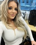 big-tits-showing-off-at-work-U6GFZg.jpg