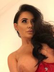 emmagreen-28-07-2018-2895961-BTS selfie at last weeks bondage shoot....jpeg