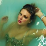 taylor-swift-sexy-showgirl-cleavage-011-810x810.jpg