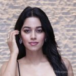mirnalini-ravi-latest-hot-hd-photos-mobile-wallpapers-1080p-z0ft.jpg