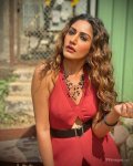 surbhi-chandna-hot-hd-photos-wallpapers-for-mobile-download-0a0f.jpg
