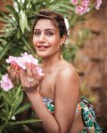 surbhi-chandna-hot-hd-photos-wallpapers-for-mobile-download-05mc.jpg
