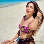 surbhi-chandna-hot-hd-photos-wallpapers-for-mobile-download-bit2.jpg