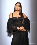 surbhi-chandna-hot-hd-photos-wallpapers-for-mobile-download-busj.jpg