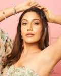 surbhi-chandna-hot-hd-photos-wallpapers-for-mobile-download-nsk3.jpg