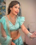 surbhi-chandna-hot-hd-photos-wallpapers-for-mobile-download-rxo7.jpg